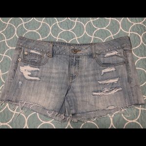 American Eagle light wash distressed short shorts